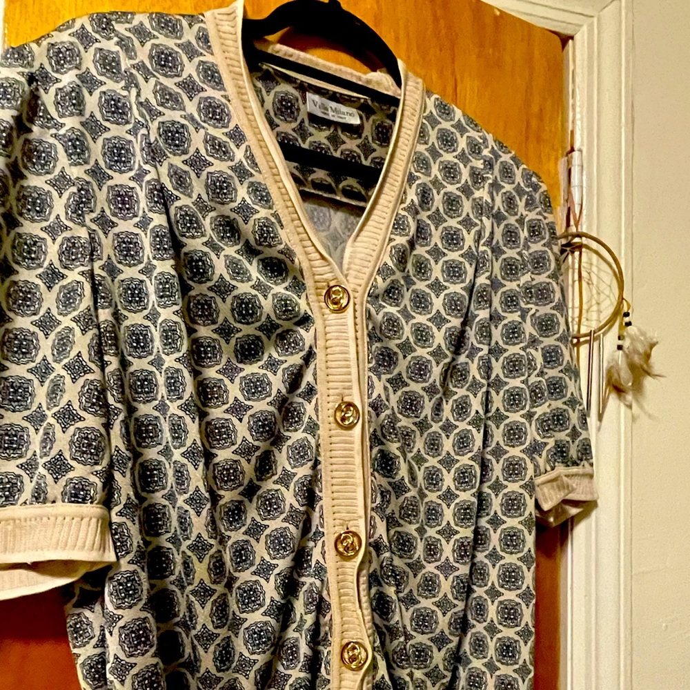 Villa Milano -Made in Italy -medium blouse. Very silly look